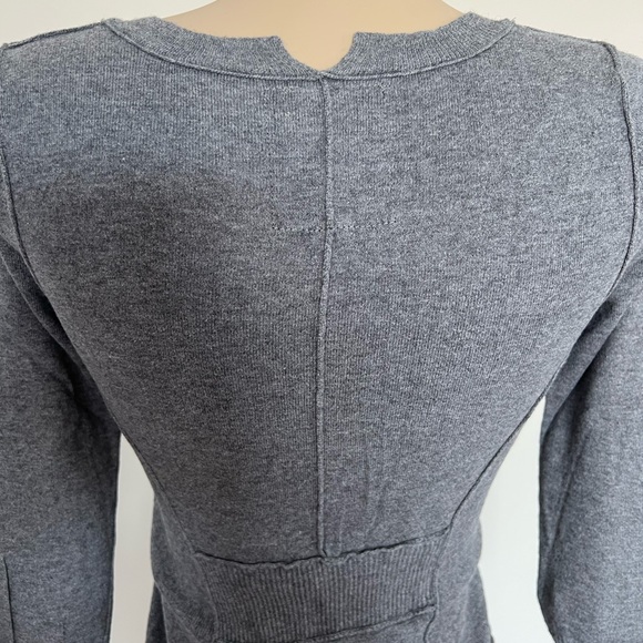 Guess V-Neck Sweater. - Picture 6 of 8